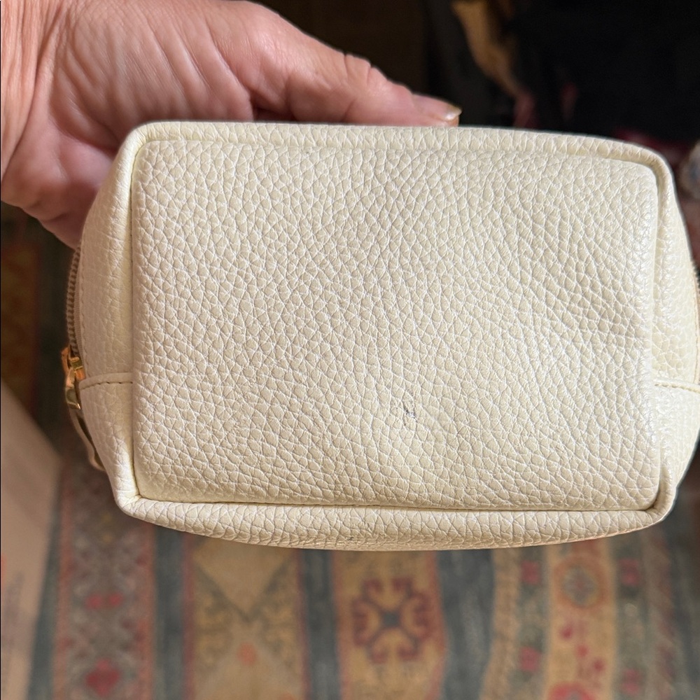 Vivienne Westwood Cream Pebbled Leather Cosmetic Case with Gold Orb - Picture 5 of 8